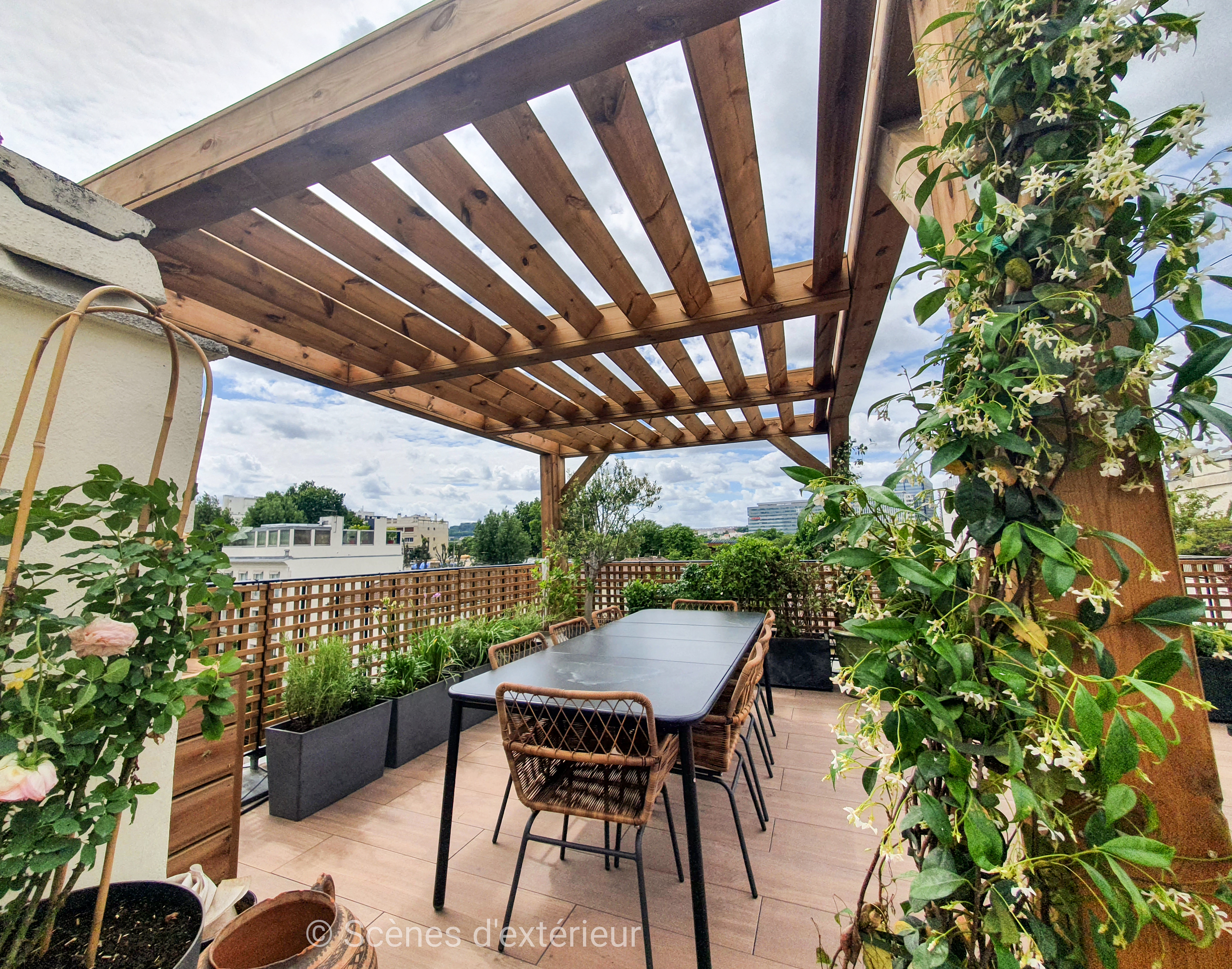 Pergola, meuble et treillage en pin traité à Neuilly